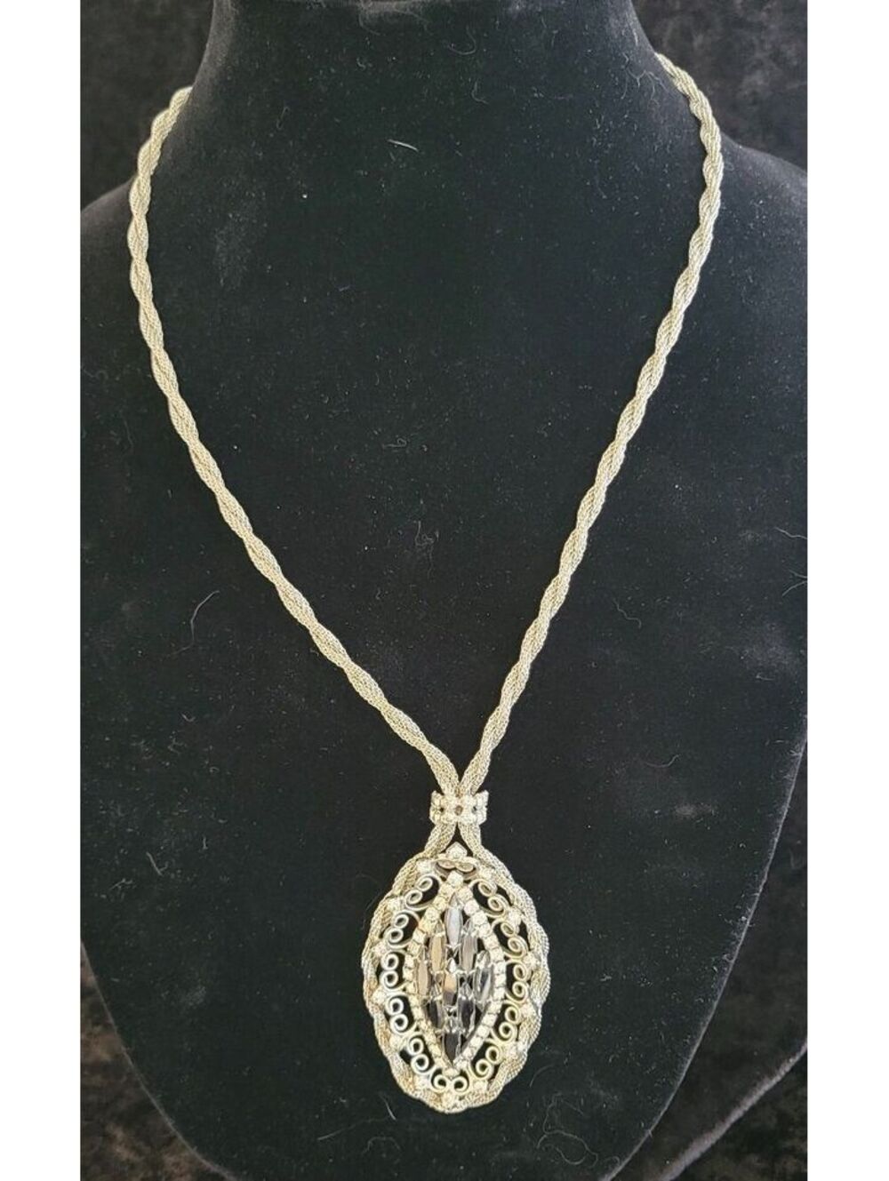 Vintage 1960s Juliana DeLizza & Elster Necklace and Brooch